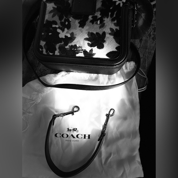 Coach cross body bag. BNWOT. Never used. With bag and two straps =final price = - Picture 12 of 15